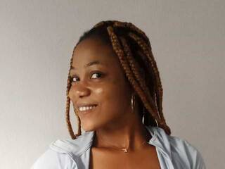 Erotinis vaizdo pokalbis Kathy-dize