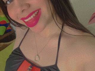 Erotinis vaizdo pokalbis KattaleyaF