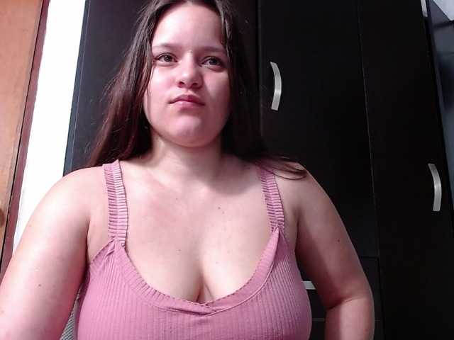 Nuotraukos Katybloss10 welcom happy New Year # bigtits#latina#lovense#c2c#curvy#chubby#shy#pvt