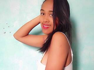 Erotinis vaizdo pokalbis Keirah