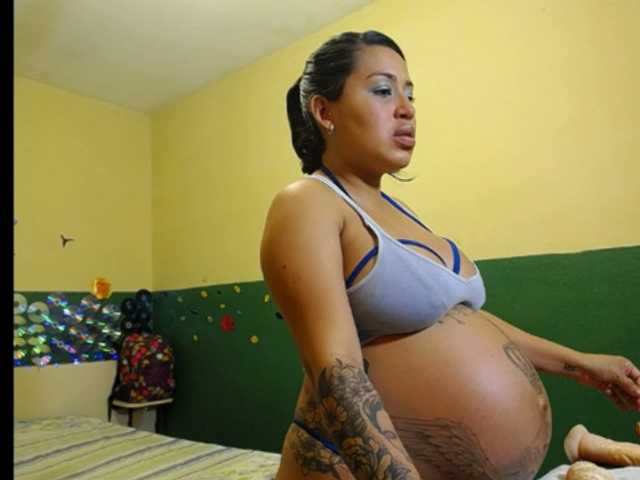 Nuotraukos kellylatinhot pregnancy