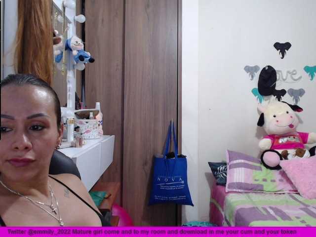 Nuotraukos emmily_castro hello come and play with me but with care I'm at home