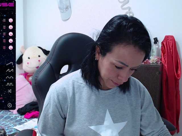 Nuotraukos emmily_castro hello come and play with me but with care I'm at home