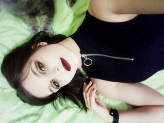 Erotinis vaizdo pokalbis KikkiCute