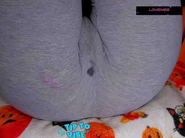 Nuotraukos Kira-Kell a very small spot, make it mega big#squirt #cuminpants #weet :money_flow :masturbating