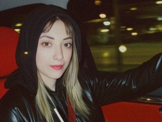 Erotinis vaizdo pokalbis Kira700cams