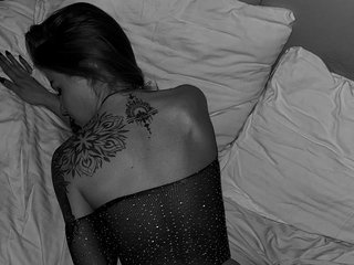 Erotinis vaizdo pokalbis KiraNa