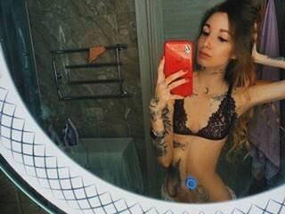 Erotinis vaizdo pokalbis KiraRiger