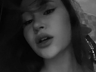 Erotinis vaizdo pokalbis KiraVixen