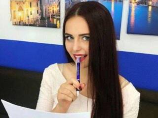 Erotinis vaizdo pokalbis KisaAlisaa