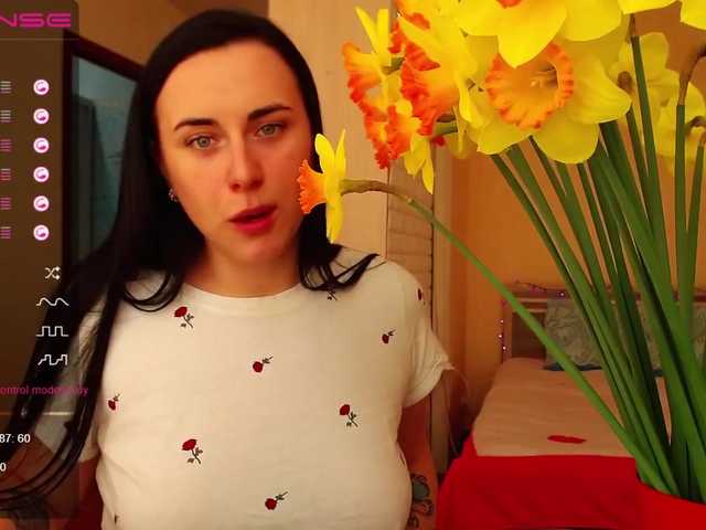 Nuotraukos -Yurievna- Welcome to my room) My name is Sveta) I love flowers and orgasms) I prefer level 26-33) lovense 2 tips , i see *****0 tip)