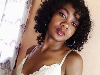 Erotinis vaizdo pokalbis kitty-bombe