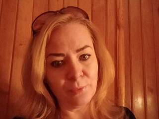 Erotinis vaizdo pokalbis KlorissDenvi