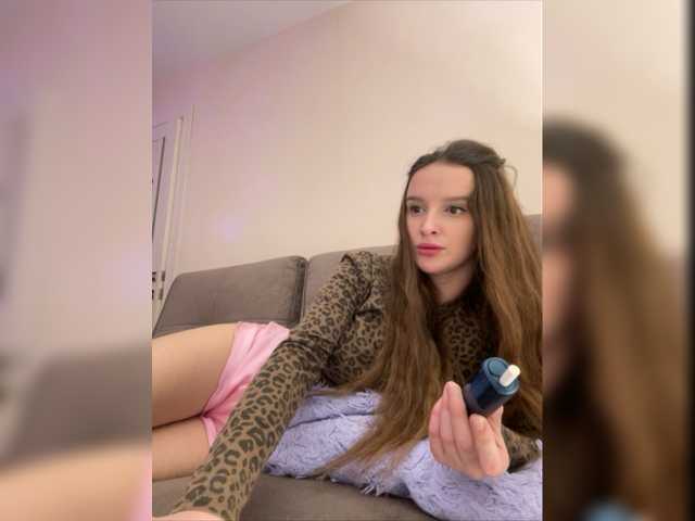Nuotraukos Kriss-me hello, my name Kristina . I only go to full private. send 50 tkn before private(squirt, dildo only in private). @remain befor show naked!