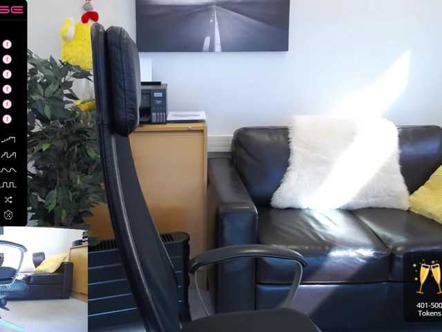 Nuotraukos KristinaKesh At the office! Lovense Ferri and LUSH ON! Privats welcome!!! Lovense reacting from 3 tok. 99 tok single tip before privat.