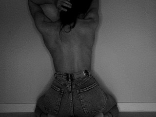 Erotinis vaizdo pokalbis L-o-l-ita