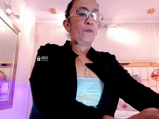 Nuotraukos Madame_DianaKatherine MATURE WOMEN READY TO FUCK HARD & SQUIRT! Just @remain tokens left to SQUIRT MY PUSSY! Let's do it together, daddy!