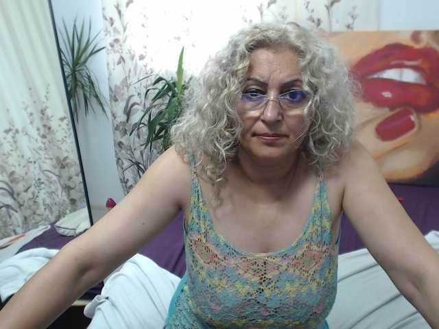Nuotraukos ladydy4u I am waiting for the hard dick to have fun,,,30 tit 50 ass 500 naked 1000 squrt , 80 blow , 40 c2c