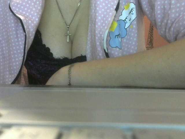 Transliacijos ekrano nuotraukos t_w_i_n_k_l_e