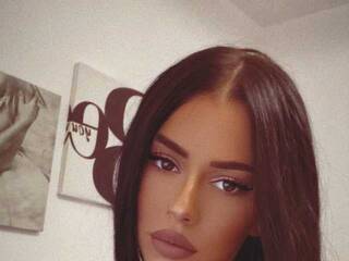 Erotinis vaizdo pokalbis LaraShaw