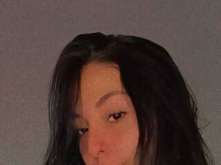 Erotinis vaizdo pokalbis LATINSEXDOLL