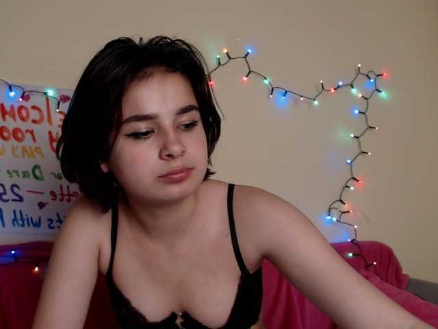 Nuotraukos laurafoxi Hi guys:)If you like me-20t ,tits-88t,kiss me-25,smoking 55t,c2c-44t,spanks-30t,dance-155t,***GROUP!