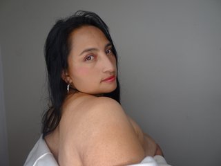 Erotinis vaizdo pokalbis LauraYoselin