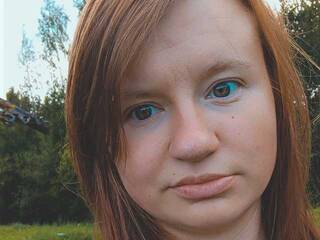 Erotinis vaizdo pokalbis Leenakene