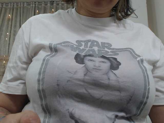 Transliacijos ekrano nuotraukos Leia-bennet