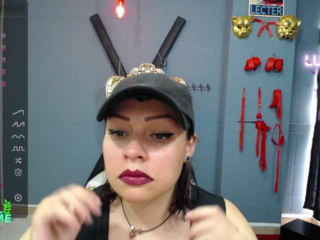 Transliacijos ekrano nuotraukos Leia-bennet