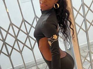 Erotinis vaizdo pokalbis Leilla