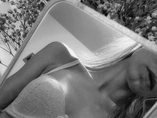 Erotinis vaizdo pokalbis LeksiAngel