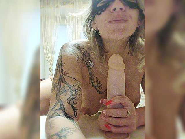 Nuotraukos Ladybabochka We collect tokens on the show _sex with dildo in pussy in a general chat @total It remains to collect @remain Babochka_i_am insta.