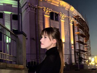 Erotinis vaizdo pokalbis LesaClouthier