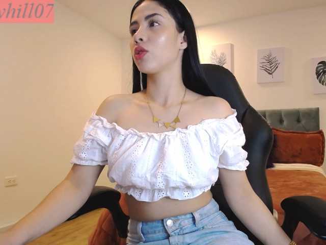 Nuotraukos LeslyHill Guuuuuuys do you want to see me naked? We complete the goal of 200 tokens together!