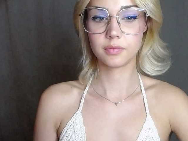 Nuotraukos lexieSpicy Sweet and yet dang naughty ;) #innocentface #sweet #petite #glasses #fetish #natural #shorthair #domina #teaser #cfmn #joi #cei #cbt #sph #cucktraining