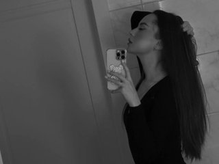 Erotinis vaizdo pokalbis LiaDark