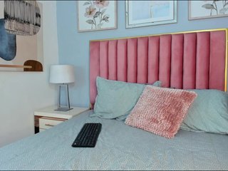 Erotinis vaizdo pokalbis LiaRouse