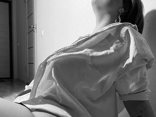 Erotinis vaizdo pokalbis Lienanikeen