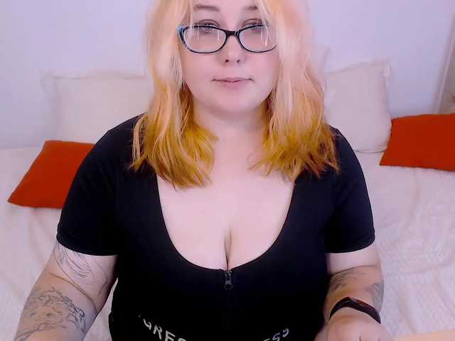 Nuotraukos LinaMoore Hello, I'm Lina, 100 kg of happiness and softness, in free chat for now show my boobs or ass(45), but no more, but you can always take private) so don't be shy, let's get acquainted) see cameras 25:big54