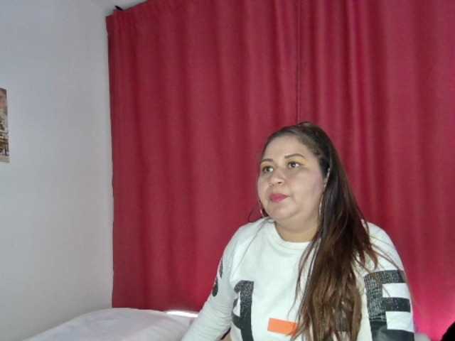 Nuotraukos LilKimy Hey guys welcome to my room, I'm Lil Kimy and i would like to play with us!