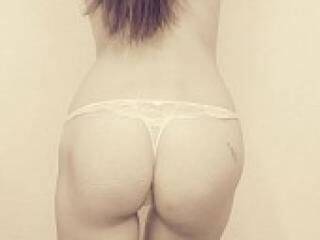 Erotinis vaizdo pokalbis lillaby