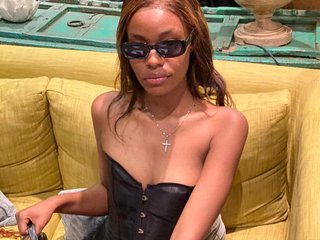 Erotinis vaizdo pokalbis Lillie-03