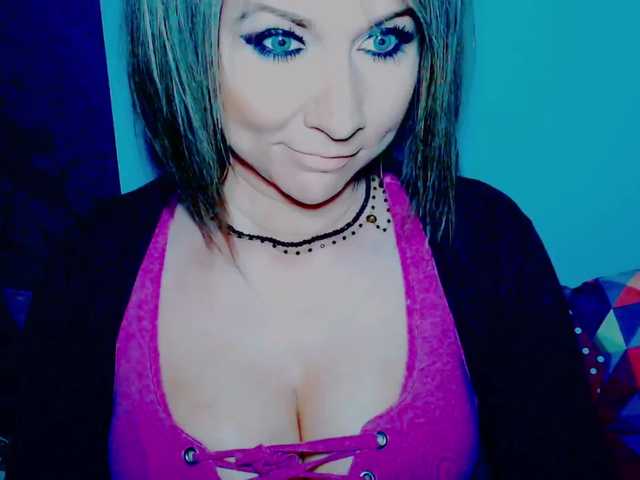 Nuotraukos Lilly666 hey guys, ready for fun? i view cams for 50, to get preview of me is 70. lovense on, low 20, med 40, high 60. yes i use mic and toys, lets make it wild