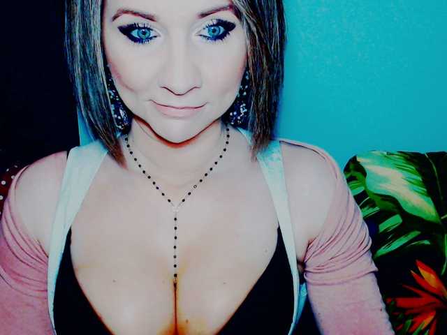 Nuotraukos Lilly666 hey guys, ready for fun? i view cams for 80 tok, to get preview of my body 90, LOVENSE LUSH Low 15, med 30, high 60, mic on, toys on.... and other things also :)