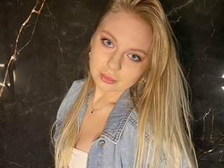 Erotinis vaizdo pokalbis LilyHotty