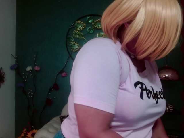 Nuotraukos lipsy-cute Explode my pussy with my lush #blonde #bigass #milf #cosplay #latina