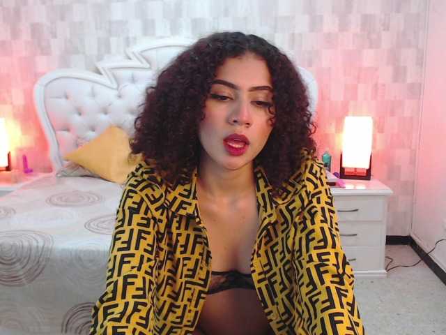 Nuotraukos LisaReid Sexy striptease [none] , we are so far [none] here, just tip this to start show my king [none]