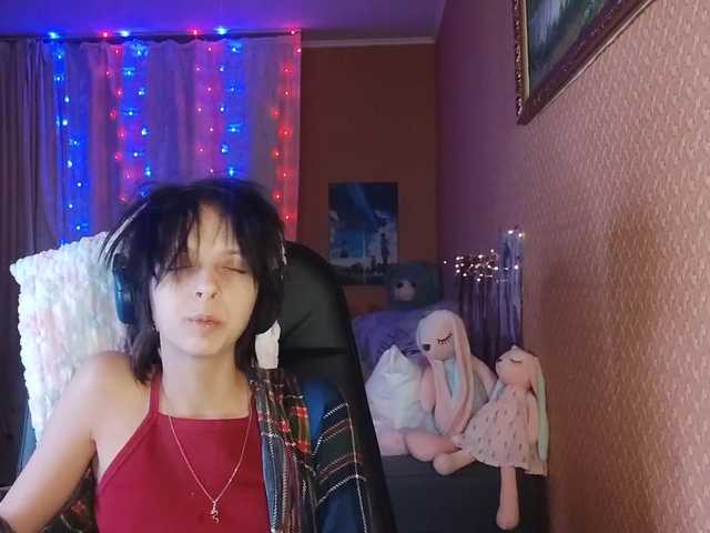 Nuotraukos LittleGirl69 Hello! I am Alice. I like to communicate and listen to music, learn something new. Put your tracks through a DJ, let's listen together