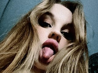 Erotinis vaizdo pokalbis littleprincess